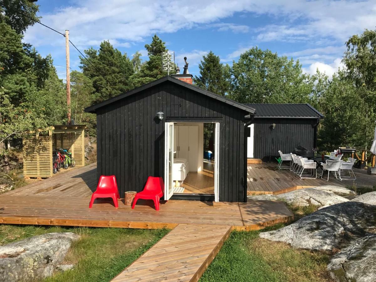 Archipelago-House With Pool, Boat And Bikes Villa Djurhamn Exterior photo